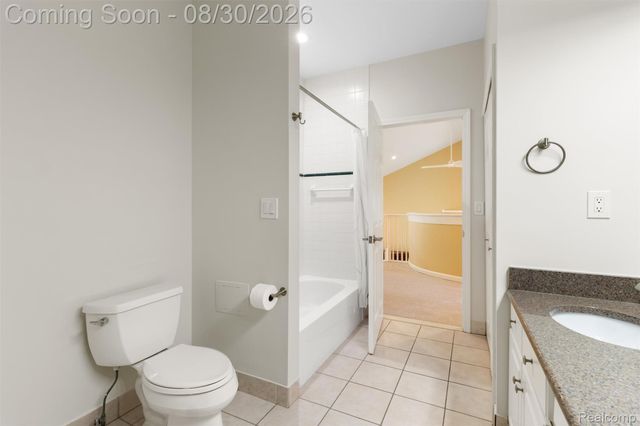 5593 Warrenshire Drive, West Bloomfield Charter Township, MI 48322
