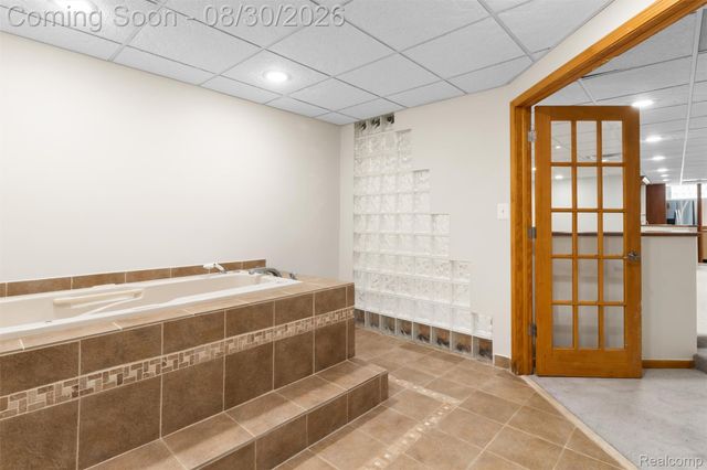 5593 Warrenshire Drive, West Bloomfield Charter Township, MI 48322