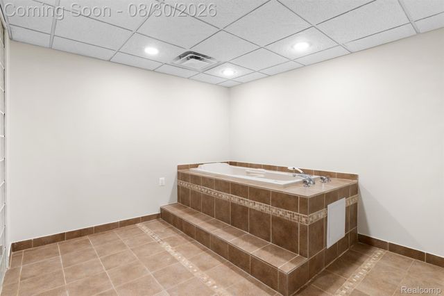 5593 Warrenshire Drive, West Bloomfield Charter Township, MI 48322