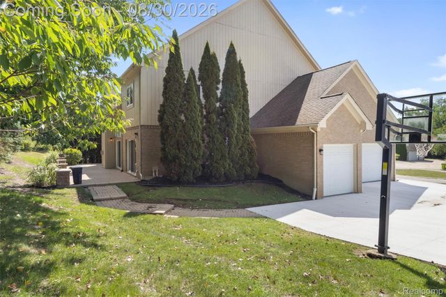 5593 Warrenshire Drive, West Bloomfield Charter Township, MI 48322