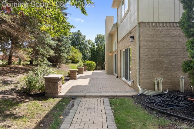 5593 Warrenshire Drive, West Bloomfield Charter Township, MI 48322