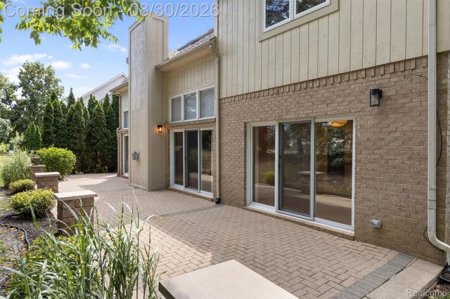 5593 Warrenshire Drive, West Bloomfield Charter Township, MI 48322