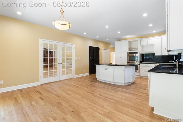 5593 Warrenshire Drive, West Bloomfield Charter Township, MI 48322