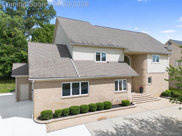 5593 Warrenshire Drive, West Bloomfield Charter Township, MI 48322