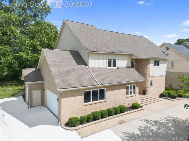 5593 Warrenshire Drive, West Bloomfield Charter Township, MI 48322