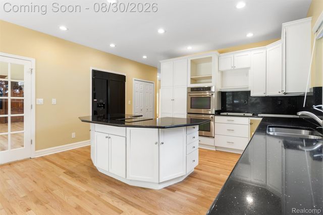 5593 Warrenshire Drive, West Bloomfield Charter Township, MI 48322
