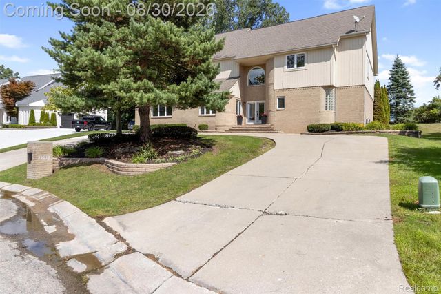 5593 Warrenshire Drive, West Bloomfield Charter Township, MI 48322