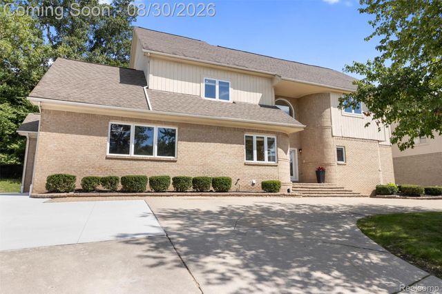 5593 Warrenshire Drive, West Bloomfield Charter Township, MI 48322