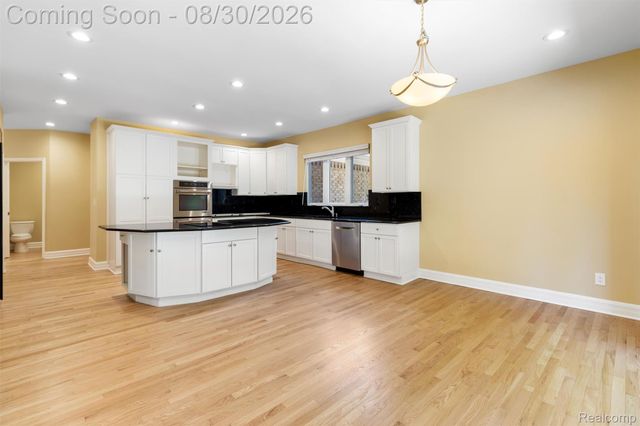 5593 Warrenshire Drive, West Bloomfield Charter Township, MI 48322