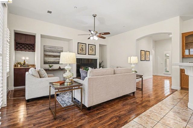 1014 Centennial Dr, Brentwood, CA 94513