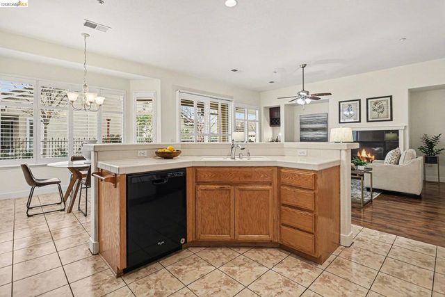 1014 Centennial Dr, Brentwood, CA 94513