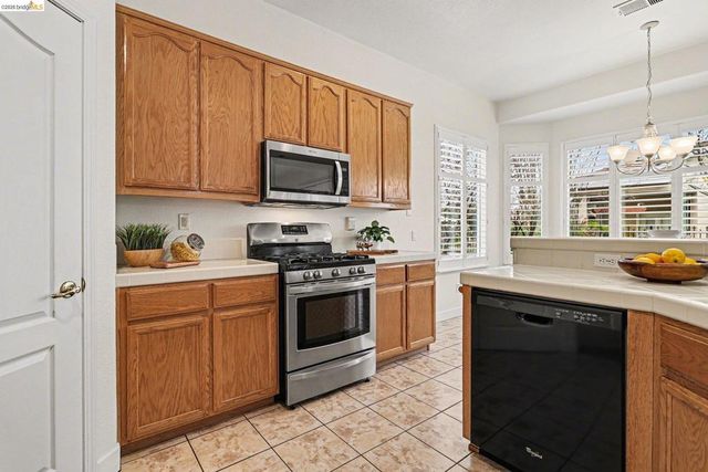 1014 Centennial Dr, Brentwood, CA 94513