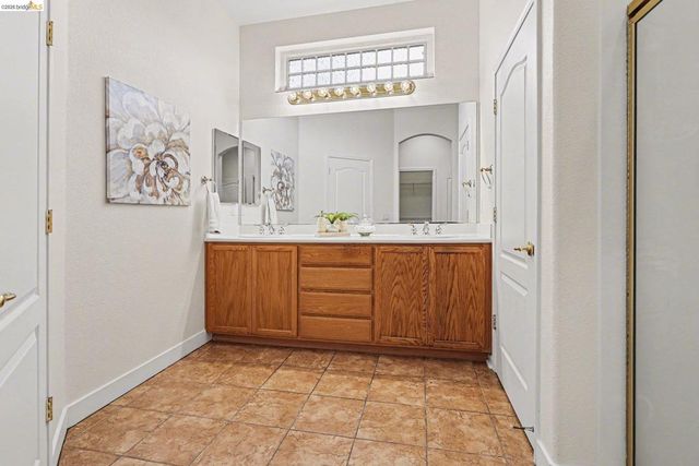 1014 Centennial Dr, Brentwood, CA 94513