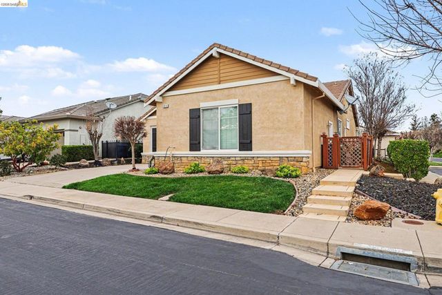 1014 Centennial Dr, Brentwood, CA 94513