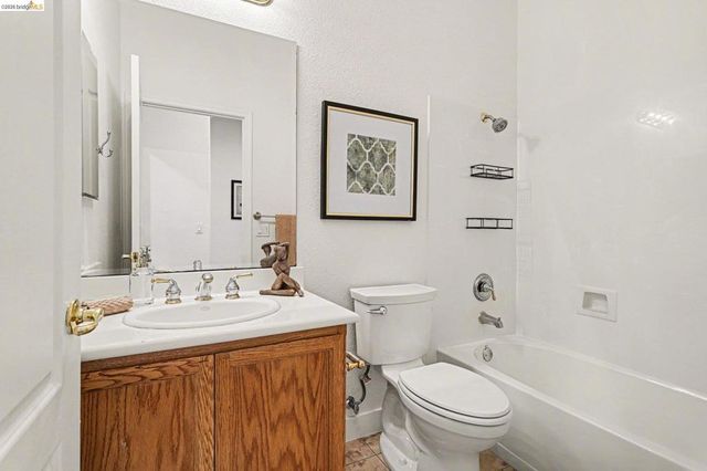 1014 Centennial Dr, Brentwood, CA 94513