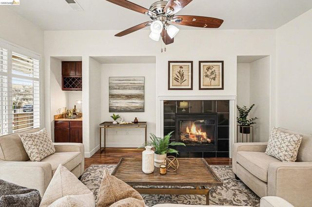 1014 Centennial Dr, Brentwood, CA 94513