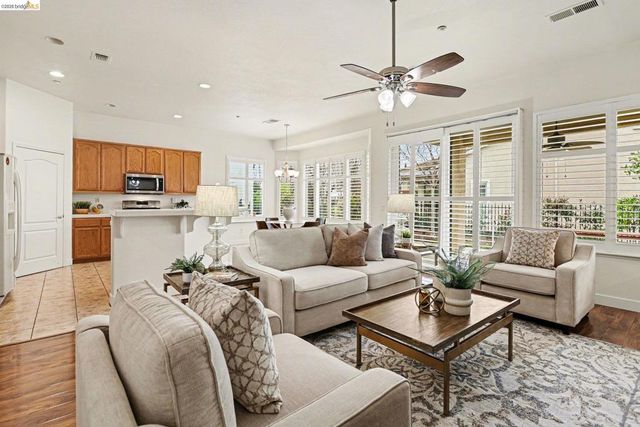 1014 Centennial Dr, Brentwood, CA 94513