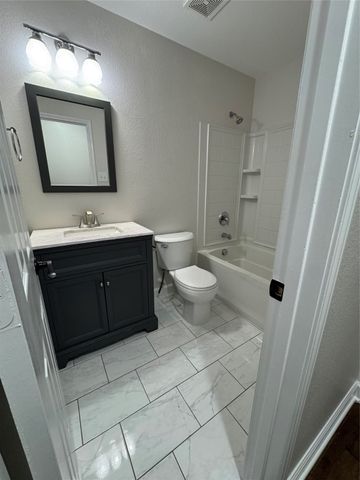 1432 Keith Court, Burleson, TX 76028