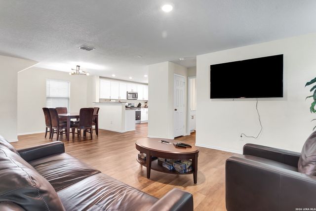 7360 Yucca Pl, San Antonio, TX 78253