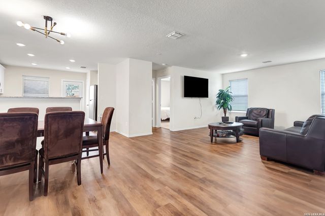 7360 Yucca Pl, San Antonio, TX 78253