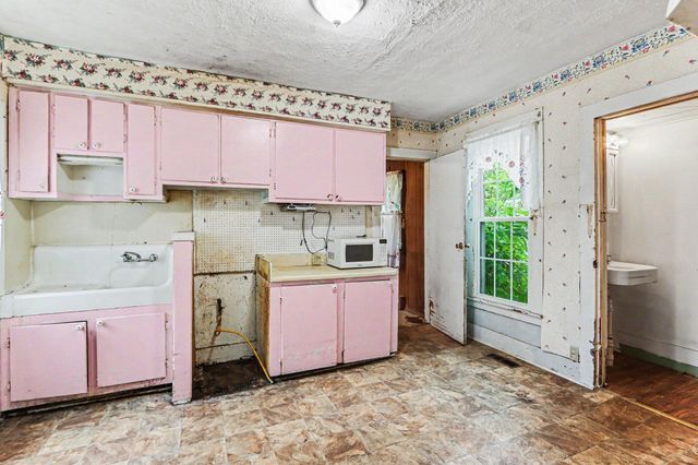 307 E State Street, Vicksburg, MI 49097
