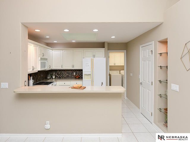 701 Manor Plaza, Papillion, NE 68046