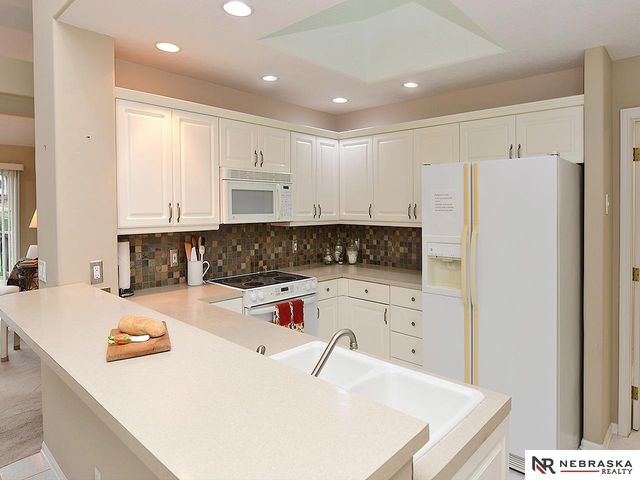 701 Manor Plaza, Papillion, NE 68046