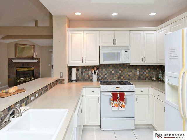 701 Manor Plaza, Papillion, NE 68046