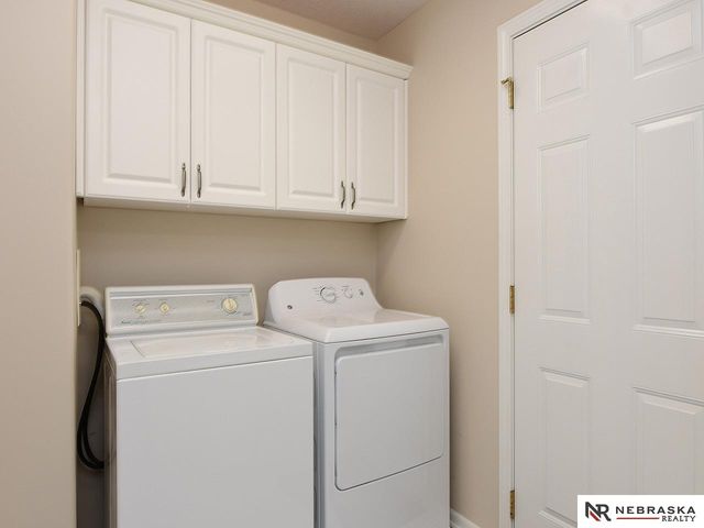 701 Manor Plaza, Papillion, NE 68046