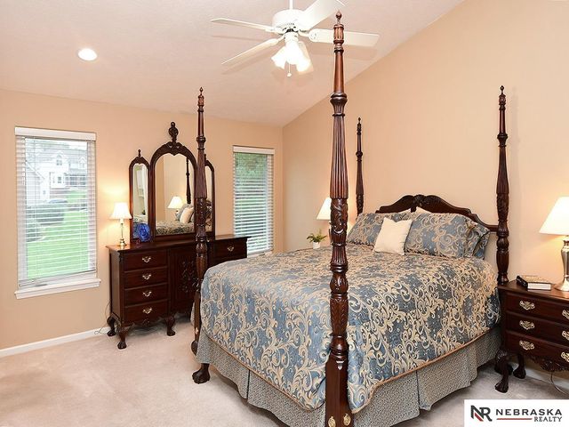 701 Manor Plaza, Papillion, NE 68046