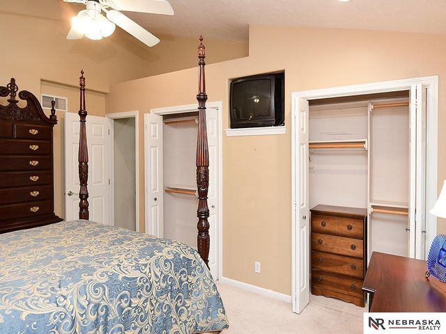 701 Manor Plaza, Papillion, NE 68046