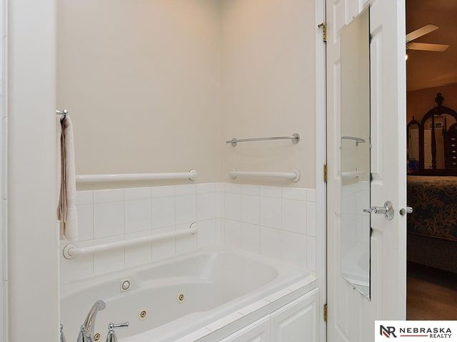 701 Manor Plaza, Papillion, NE 68046