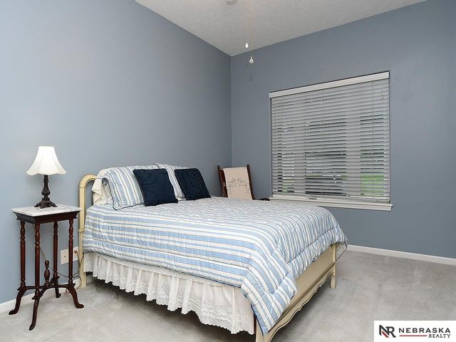 701 Manor Plaza, Papillion, NE 68046