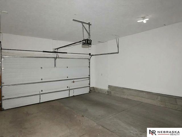701 Manor Plaza, Papillion, NE 68046