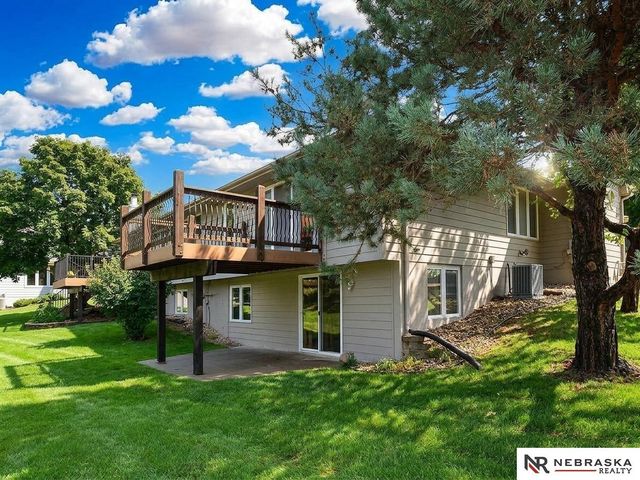 701 Manor Plaza, Papillion, NE 68046
