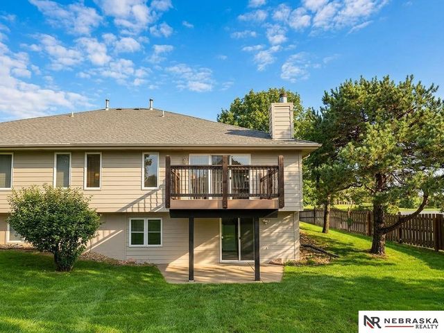 701 Manor Plaza, Papillion, NE 68046