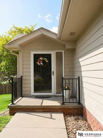 701 Manor Plaza, Papillion, NE 68046