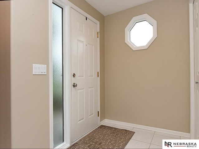 701 Manor Plaza, Papillion, NE 68046