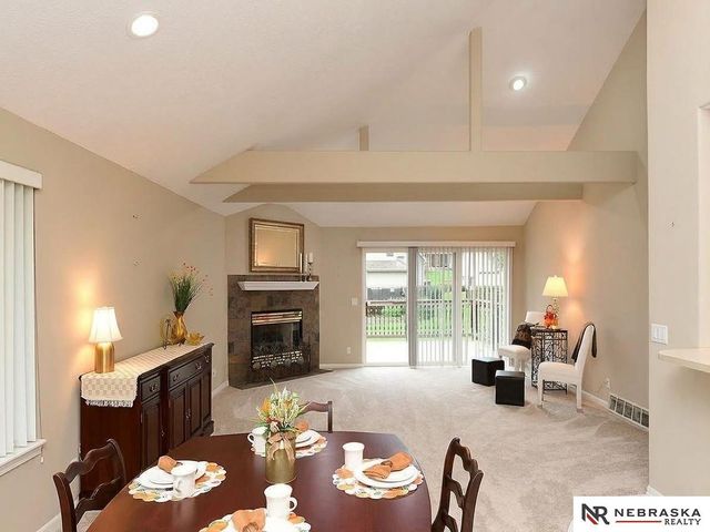 701 Manor Plaza, Papillion, NE 68046