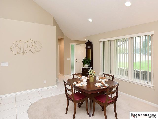 701 Manor Plaza, Papillion, NE 68046