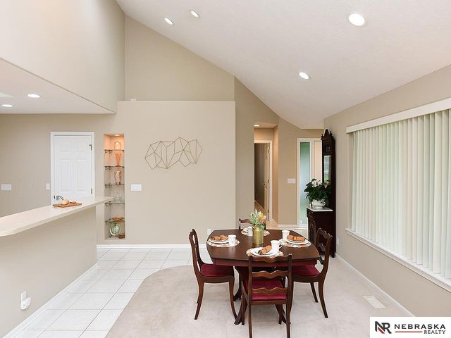 701 Manor Plaza, Papillion, NE 68046