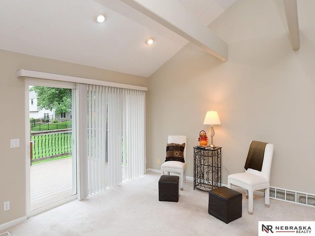 701 Manor Plaza, Papillion, NE 68046