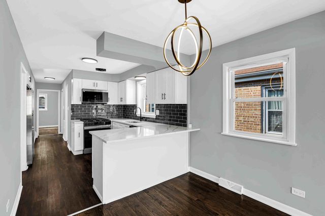 8410 S JEFFERY Boulevard, Chicago, IL 60617