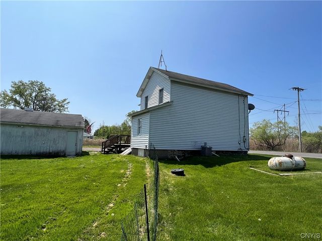 8894 Caughdenoy Road, Clay, NY 13041