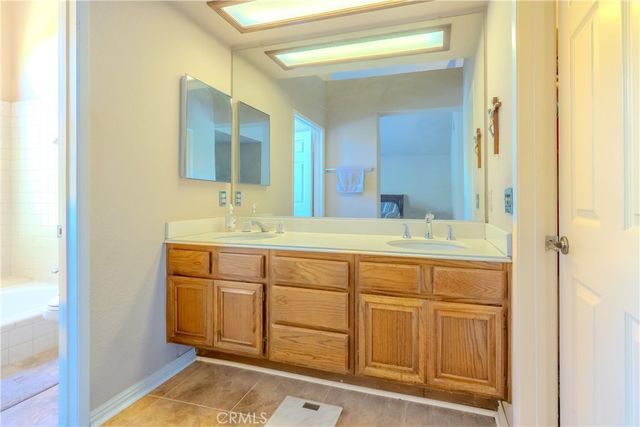 2667 Victoria Park, Riverside, CA 92506