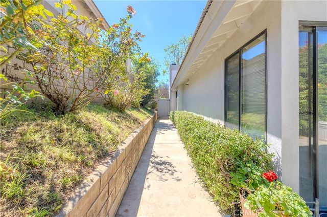 2667 Victoria Park, Riverside, CA 92506