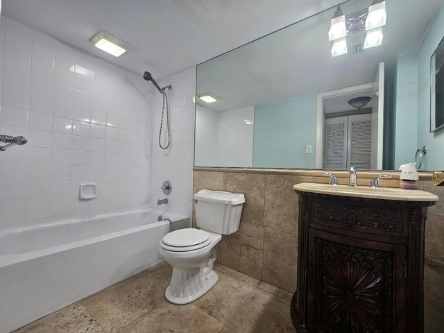 2214 S Cypress Bend Drive 105, Pompano Beach, FL 33069