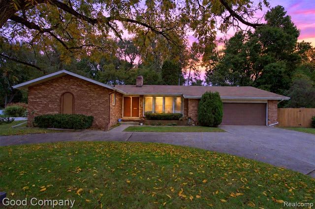 200 W 13 Mile Road, Royal Oak, MI 48073