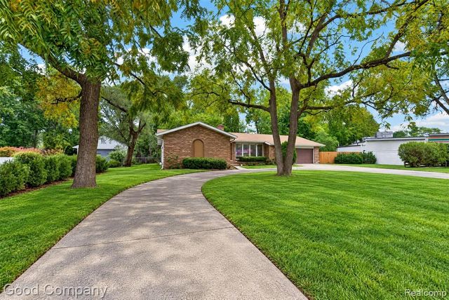 200 W 13 Mile Road, Royal Oak, MI 48073