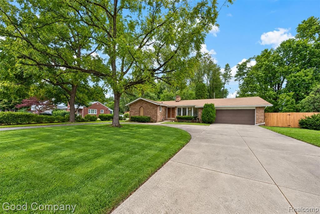 200 W 13 Mile Road, Royal Oak, MI 48073